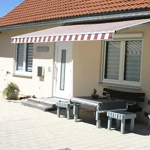 Ferienhaus Ferienwohnung Mit Herz Für Tiere, Neue Mit E-tankstelle, Kaufbeuren