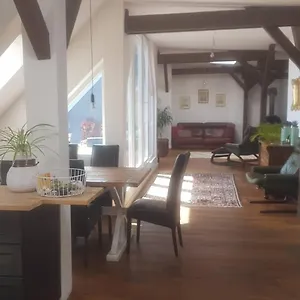Helle Dachgeschosswohnung Für 8 Personen In Zentraler Lage Apartment Berlin